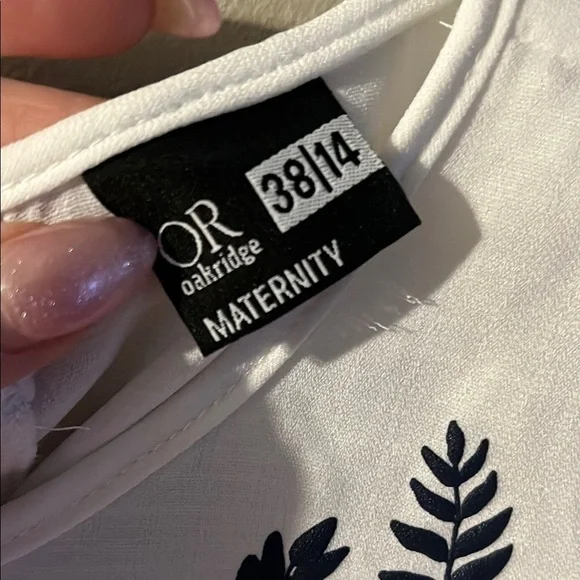 Cream Embroidered Blouse with Sleeveless Design - Picture 4 of 4